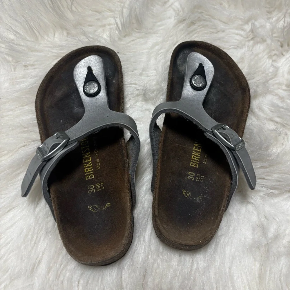 Birkenstock Gizeh Silver Youth Sandals size 30